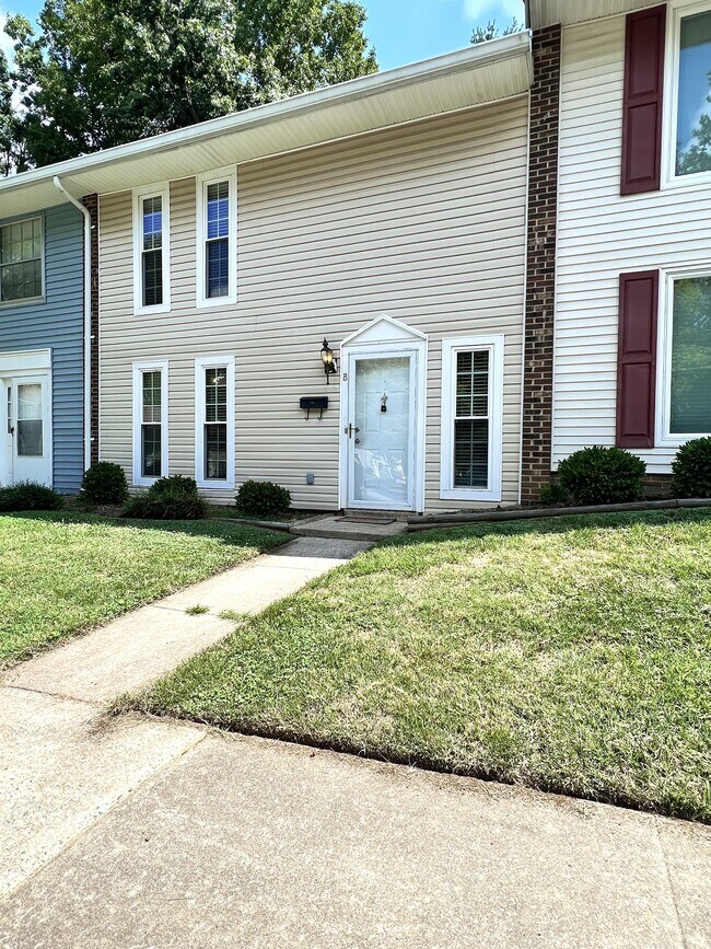 Building Photo - 303 E Montcastle Dr