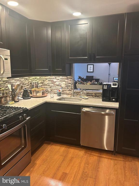 Building Photo - 13 Quince Ct