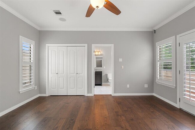 Building Photo - 1115 Kinney Ave