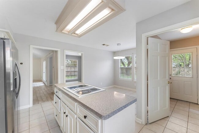 Building Photo - 10310 Great Plains Ln