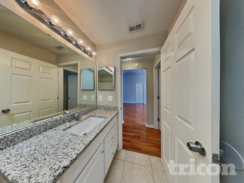 Building Photo - 17128 Woodcrest Way
