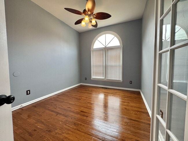 Building Photo - One-Level Living with Garage on a Cul-de-Sac in Nashville!