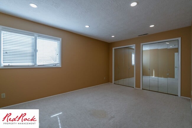 Building Photo - Spacious 5 Bedroom Home in A Quiet Communi...