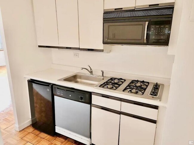 Building Photo - 0 bedroom in NEW YORK NY 10036
