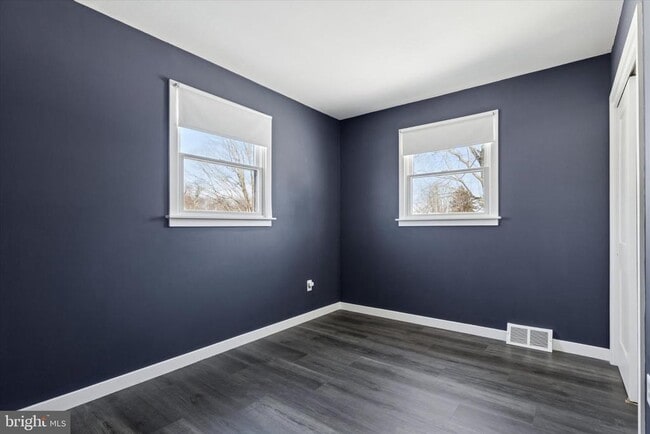 Building Photo - 17 McLaughlin Dr