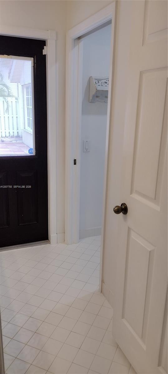 Building Photo - 659 Verona Pl