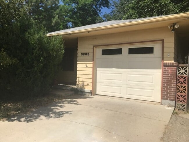 Building Photo - Ranch Style Home in Boulder