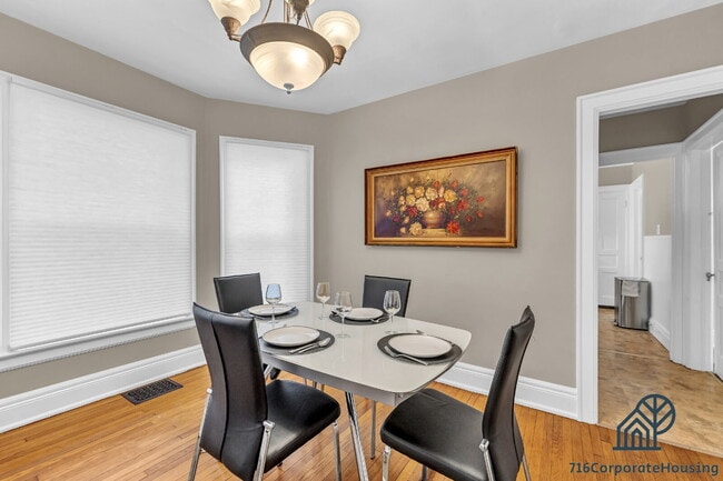 Building Photo - Furnished 3-Bedroom Lower Apartment on Delaware Ave