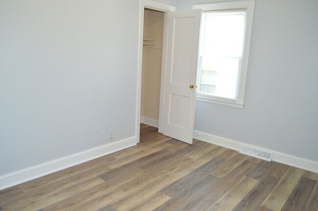 Building Photo - 724 Maupin Ave