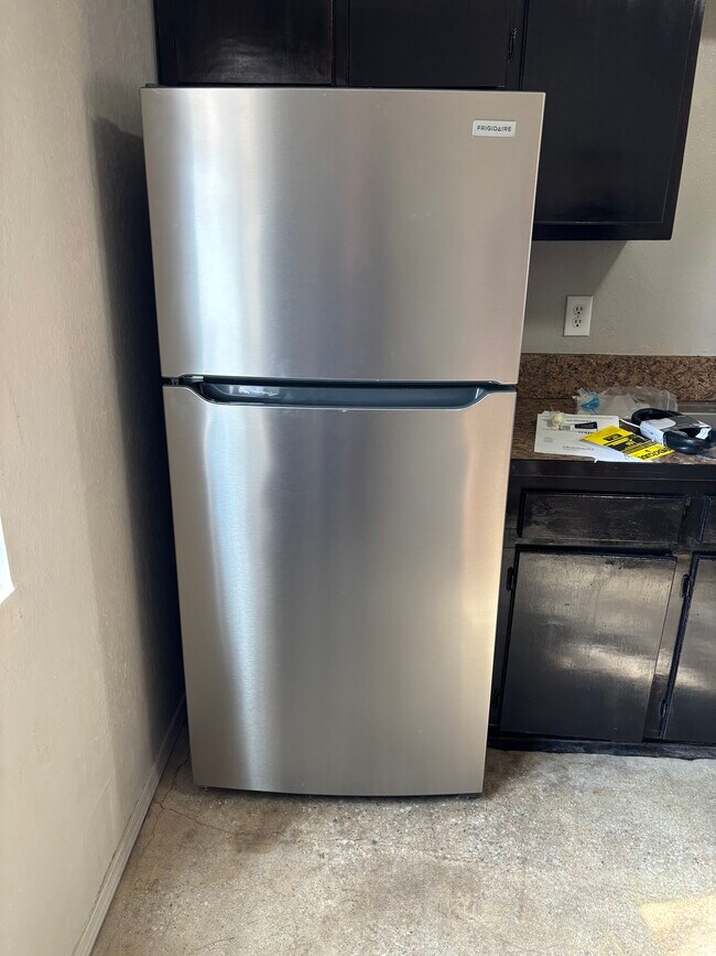 Building Photo - 806 N 5th St