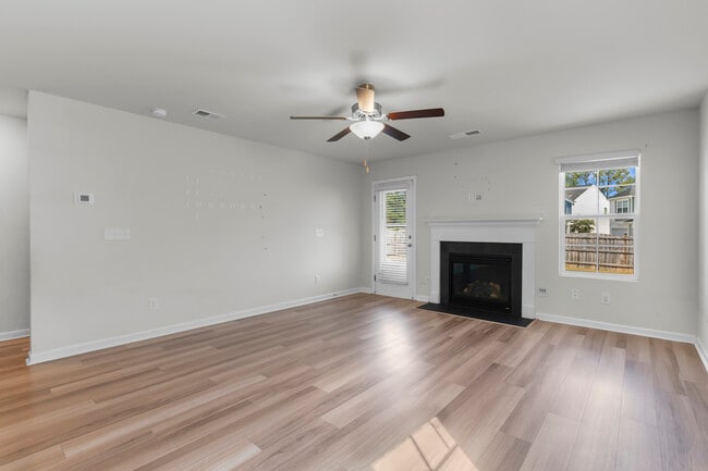 Building Photo - 672 Penfolds Wy