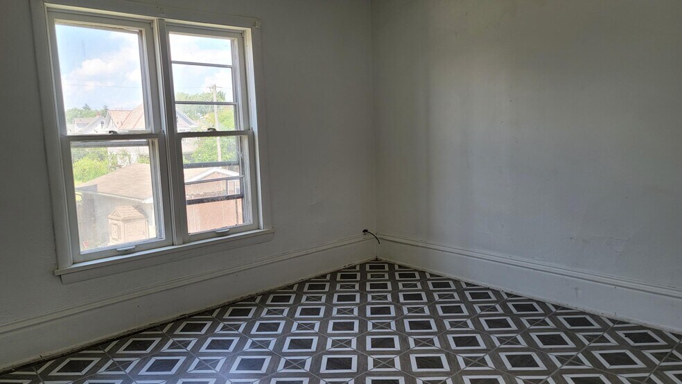 Building Photo - 658 S Rockhill Ave