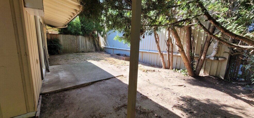 Backyard - 110 SE Vista Ave
