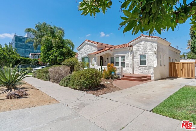 Building Photo - 337 N La Jolla Ave