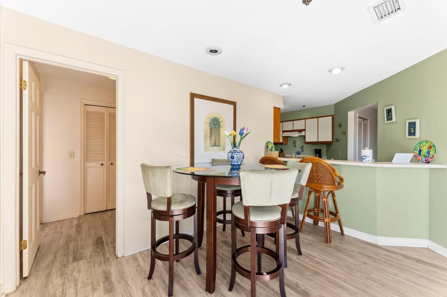 Building Photo - 8730 Thomas Dr