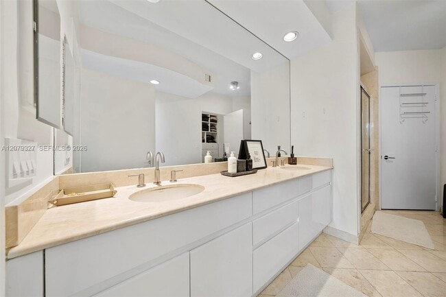 Building Photo - 717 Crandon Blvd