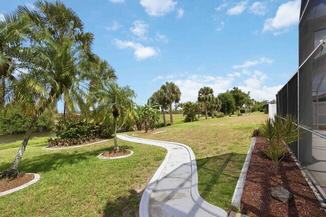 Building Photo - "Spacious 3-Bedroom Retreat with 2 Full Baths in Rotonda West Pinehurst!"