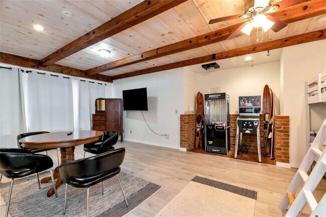 Building Photo - 3978 Pineshore Cir