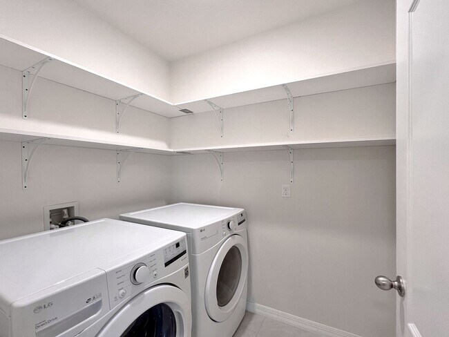 Building Photo - Four-Bedroom Home Near Lake Hartridge