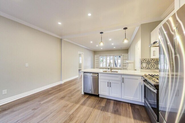 Building Photo - 297 MacArthur Blvd