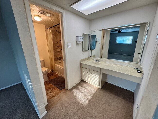 Building Photo - 8519 Church Light Ln