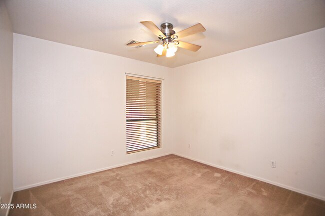 Building Photo - 4953 S Moss Dr