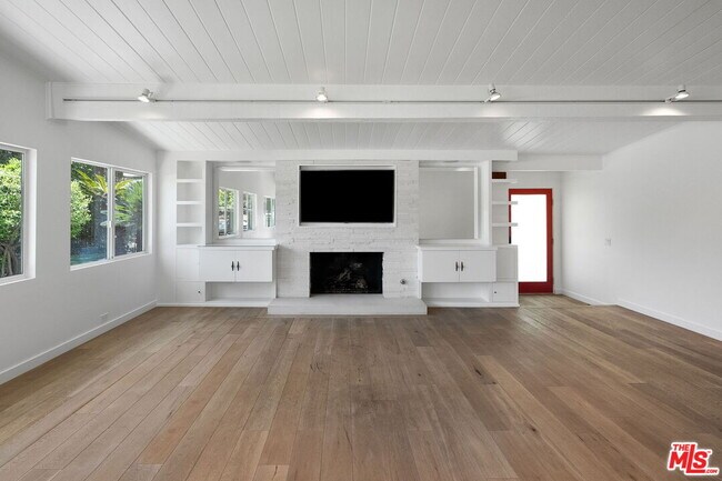 Building Photo - 1300 Bienveneda Ave