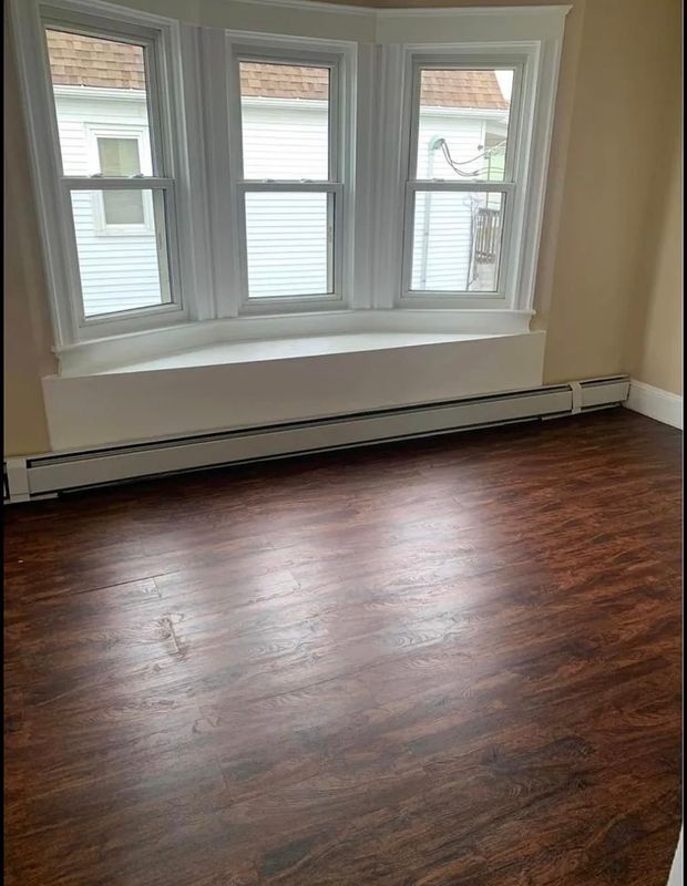 Building Photo - 382 E Grove St