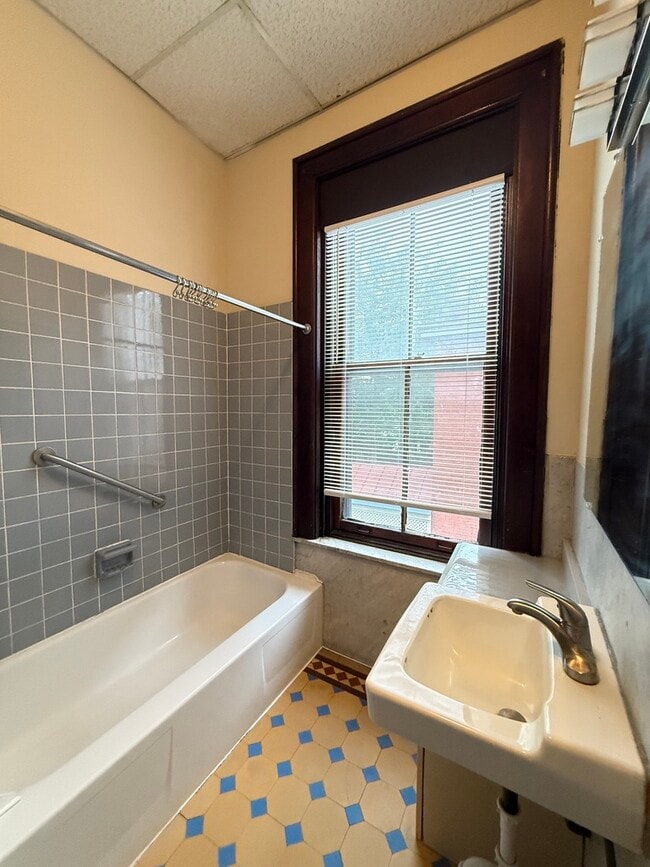 Building Photo - 2410 Ashland Ave