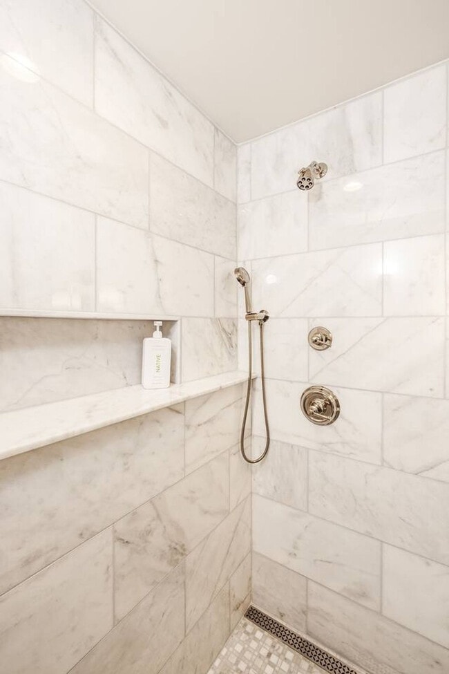 Building Photo - 1326 Broadway