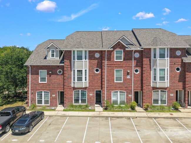 Building Photo - 305 Holleman Dr E