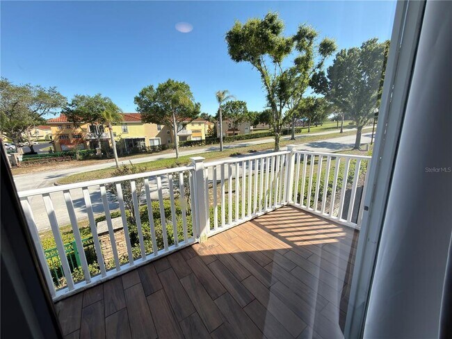 Building Photo - 734 Monroe Cir