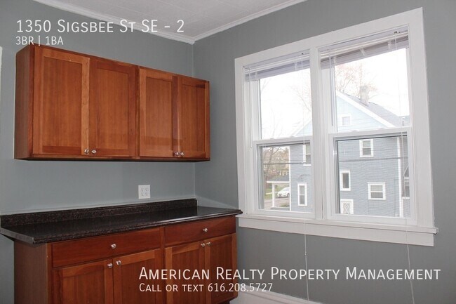 Building Photo - 1350 Sigsbee St SE