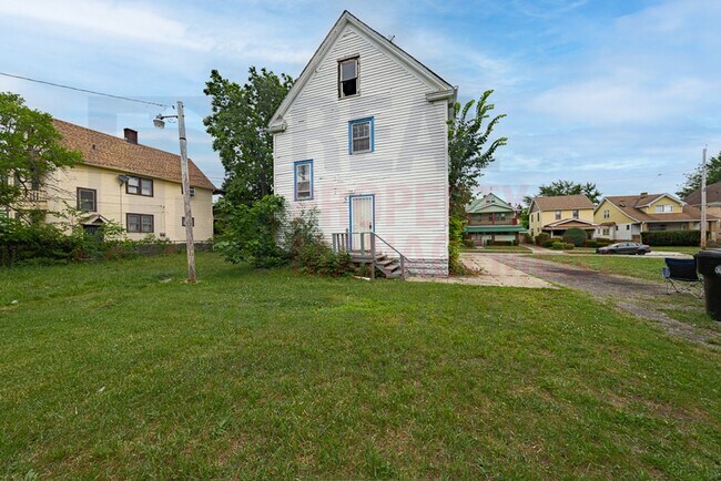 Building Photo - 3196 E 134th St