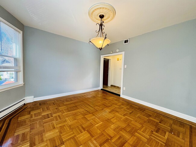 Building Photo - 69 W 39th St