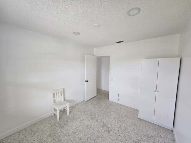 Building Photo - Beautiful Fort Pierce Home – Great Locatio...