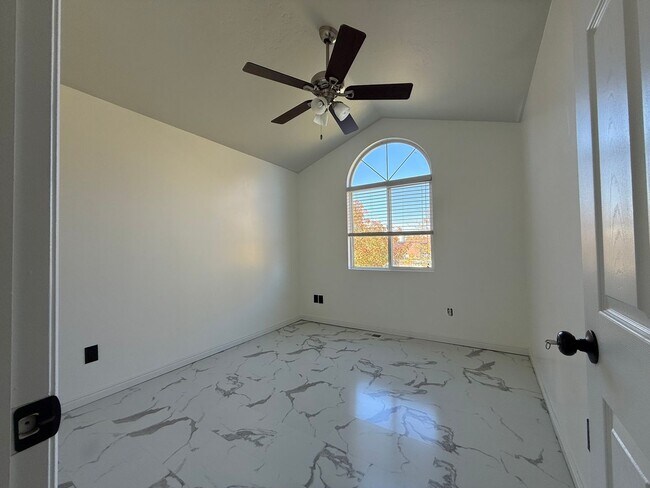 Building Photo - Beautifully Updated Home in South Jordan!
