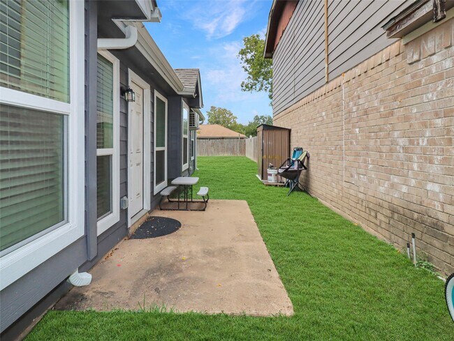 Building Photo - 5622 Lycomb Dr