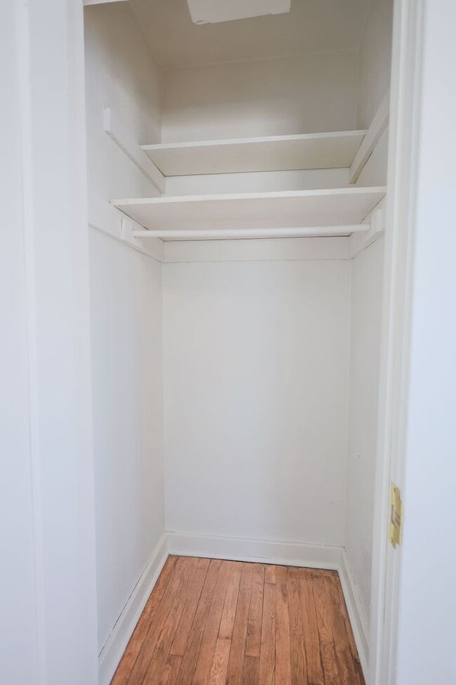 Building Photo - NOW ACCEPTING PETS! ACROSS STREET FROM U OF A!!!