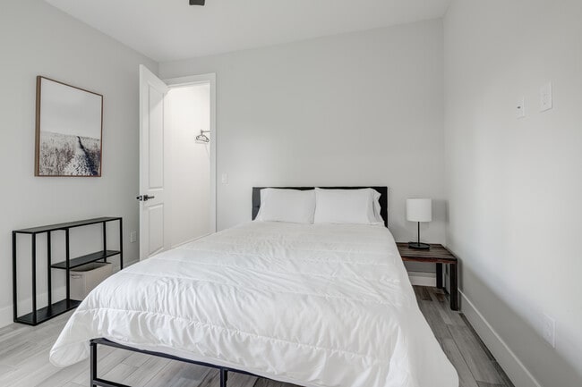 Building Photo - 3432 SW 8th St