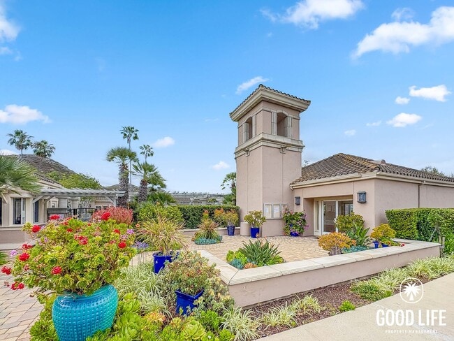 Building Photo - SD: Spacious 2B/2BA Rancho Bernardo Condo with Balcony, W/D & Pool Access
