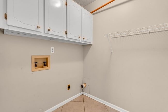 Building Photo - 125 N Chestnut Dr