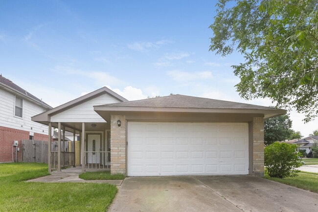 Building Photo - 6395 Crossway Dr
