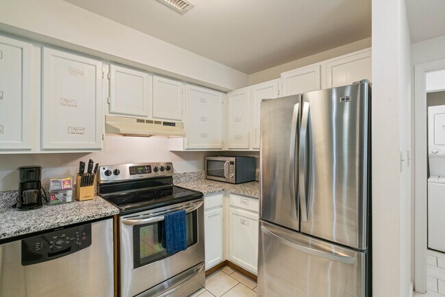 Building Photo - 102 Chesterfield Ln