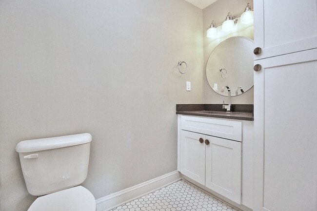 Building Photo - Impeccable 2 Bedroom, Fully Renovated in N...