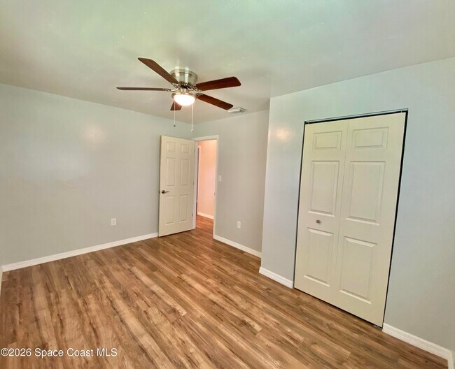 Building Photo - 555 Kings Way