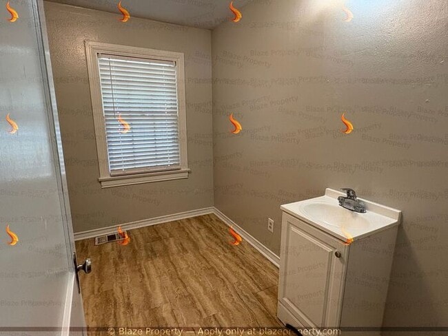 Building Photo - For Rent: 2 Bed | 1 Bath Home