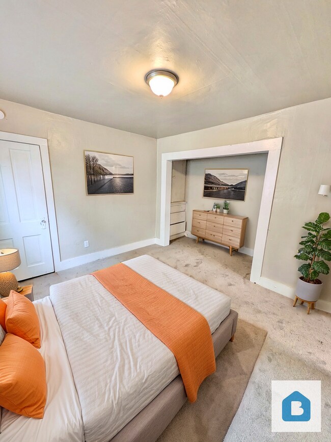 Building Photo - 1833 E 3rd St