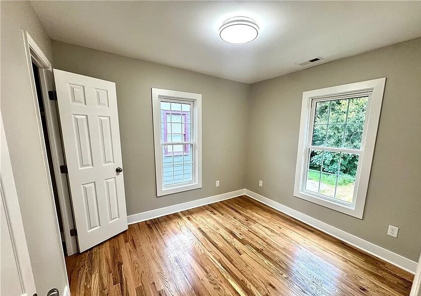 Building Photo - 1130 W High St