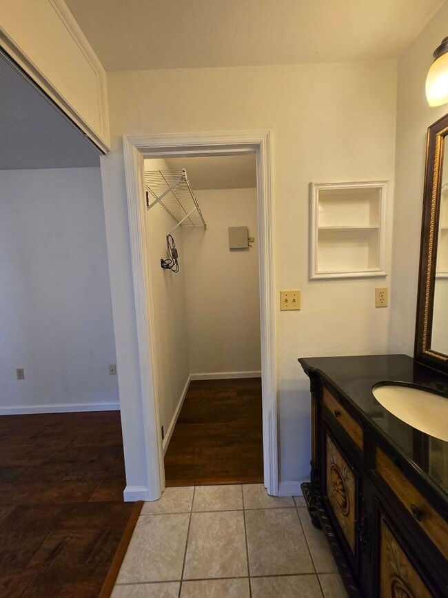 Building Photo - Springtree - Beautiful, spacious home
